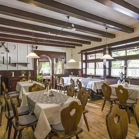 ゲストハウス Restaurant Waldcafe